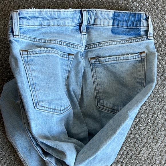 Abercrombie distressed Curve Love Jeans - Picture 6 of 6